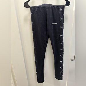 ADIDAS LEGGINGS SIZE EXTRA SMALL NEVER WORN